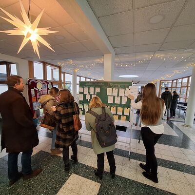 Bild vergr&ouml;&szlig;ern: 202_12_03 Steinweg-Schule Tag der offenen T&uuml;r und Nikolausfest