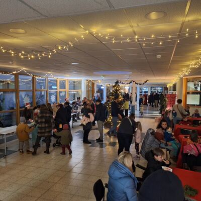 Bild vergr&ouml;&szlig;ern: 202_12_03 Steinweg-Schule Tag der offenen T&uuml;r und Nikolausfest