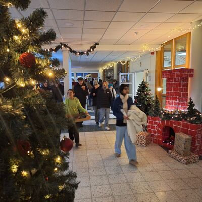 Bild vergr&ouml;&szlig;ern: 202_12_03 Steinweg-Schule Tag der offenen T&uuml;r und Nikolausfest
