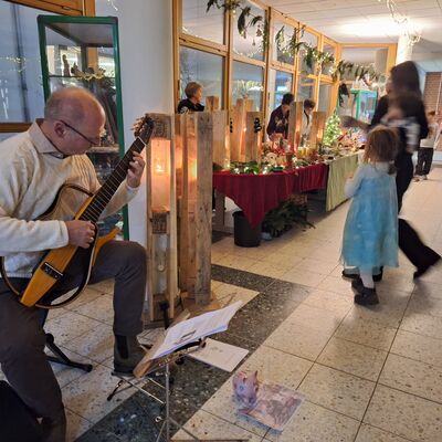 Bild vergr&ouml;&szlig;ern: 202_12_03 Steinweg-Schule Tag der offenen T&uuml;r und Nikolausfest
