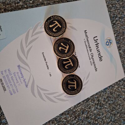 Bild vergr&ouml;&szlig;ern: 2025_12_02 Steinweg-Schule Siegerehrung Mathematik Olympiade