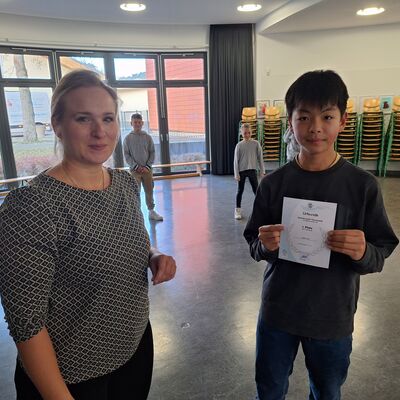 Bild vergr&ouml;&szlig;ern: 2025_12_02 Steinweg-Schule Siegerehrung Mathematik Olympiade