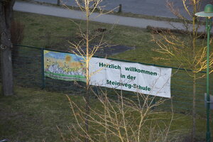 Bild vergr&ouml;&szlig;ern: Begr&uuml;&szlig;ungsbanner der Steinweg-Schule