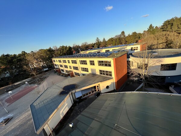 Bild vergr&ouml;&szlig;ern: 2022_03_07 Steinweg-Schule-von-oben-Luftbilder