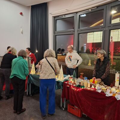 Bild vergr&ouml;&szlig;ern: 2025_12_19 Steinweg-Schule Mitsingkonzert Humperdinx Blasorchester