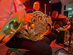 Bild vergr&ouml;&szlig;ern: 2025_12_19 Steinweg-Schule Mitsingkonzert Humperdinx Blasorchester