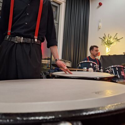 Bild vergr&ouml;&szlig;ern: 2025_12_19 Steinweg-Schule Mitsingkonzert Humperdinx Blasorchester