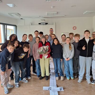 Bild vergr&ouml;&szlig;ern: 2026_04_24 Steinweg-Schule Zeitzeuginnengespr&auml;ch Helga Schulze