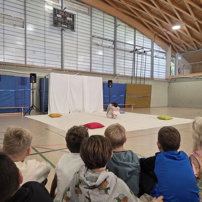 Bild vergr&ouml;&szlig;ern: 2026_10_01 Steinweg-Schule Eukitea Theater Zauberlied