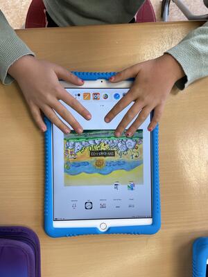 Bild vergr&ouml;&szlig;ern: Sch&uuml;ler arbeiten mit iPads