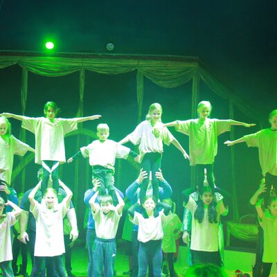 Bild vergr&ouml;&szlig;ern: 2024_Steinweg-Schule-Projekt-Zirkus-Mondeo