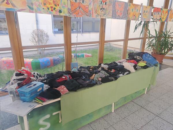 Bild vergr&ouml;&szlig;ern: 2025 Steinweg-Schule Fundsachen (1)