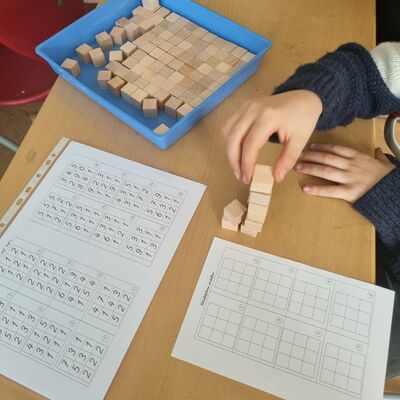 Bild vergr&ouml;&szlig;ern: 2025_03_20 Steinweg-Schule Matheprojekttag