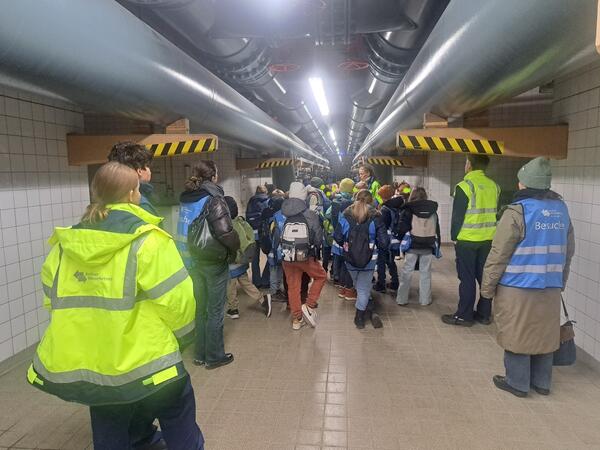 Bild vergr&ouml;&szlig;ern: 2025_01_08 Steinweg-Schule Klasse 4b  Wasserwerk Beelitzhof (1)