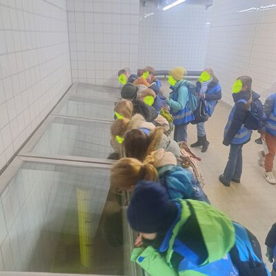 Bild vergr&ouml;&szlig;ern: 2025_01_08 Steinweg-Schule Klasse 4b  Wasserwerk Beelitzhof (1)